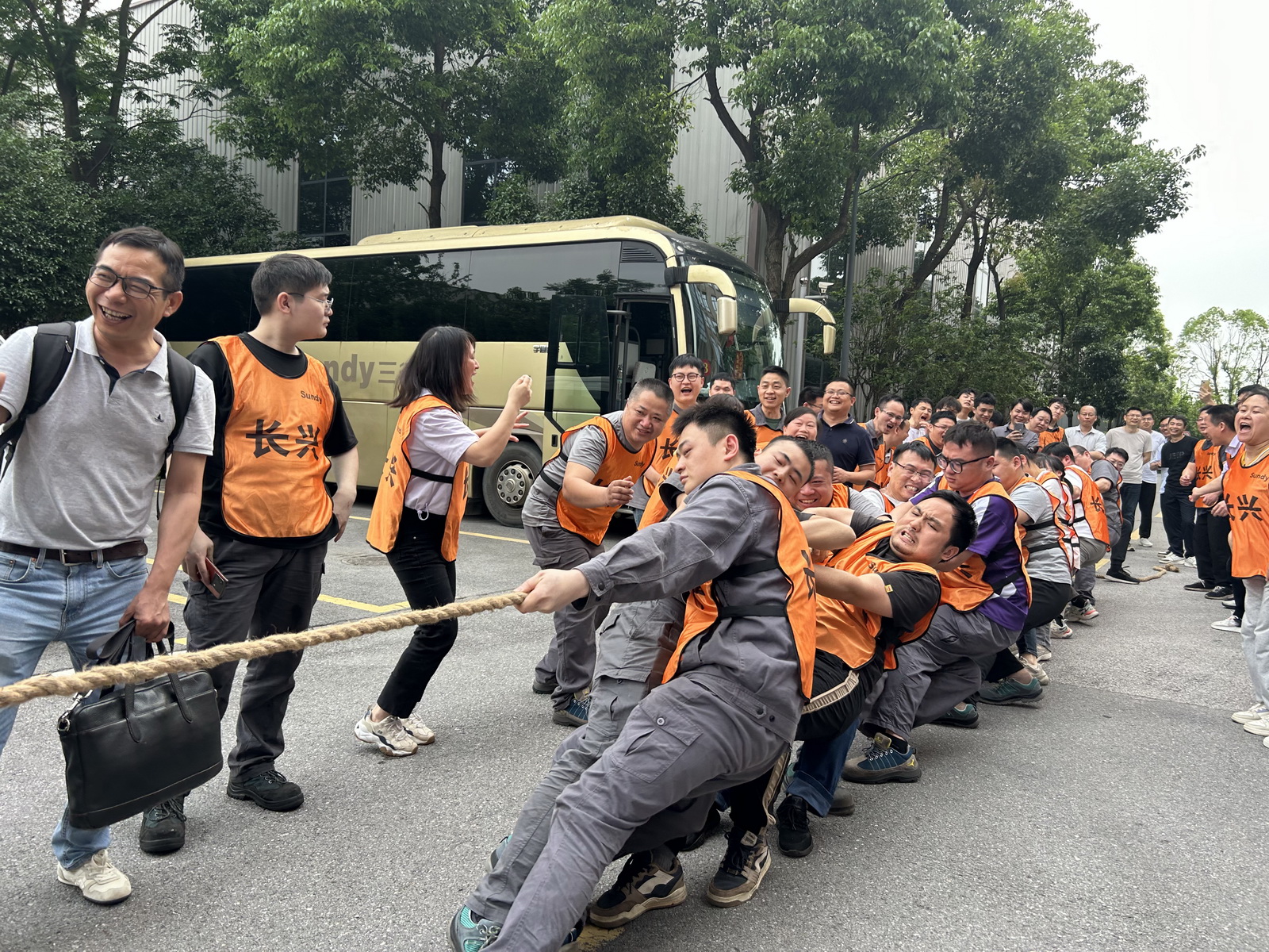 加油！加油！凝“绳”聚力，“ezweb杯”首届拔河比赛火热开赛