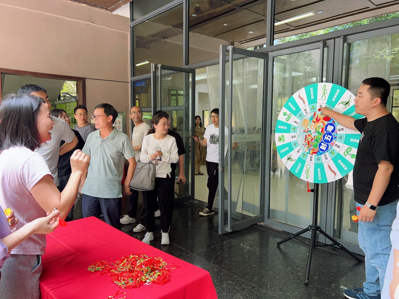 端午飞镖大挑战！靶盘上的五毒大作战，太燃了！